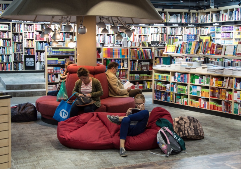 boutique-OPIO-min_books_bookstore_book_reader_readers_reading_shop_sale_books-849006